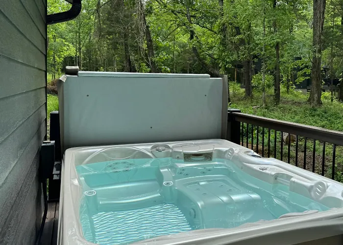 Wooded Hot Tub, Firepit & Giant Carbondale