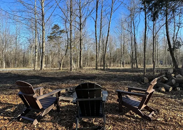 Wooded Hot Tub, Firepit & Giant
